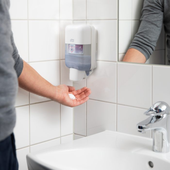 Tork Mini Sabun ve Dezenfektan Dispenseri Beyaz S5 - Görsel 3
